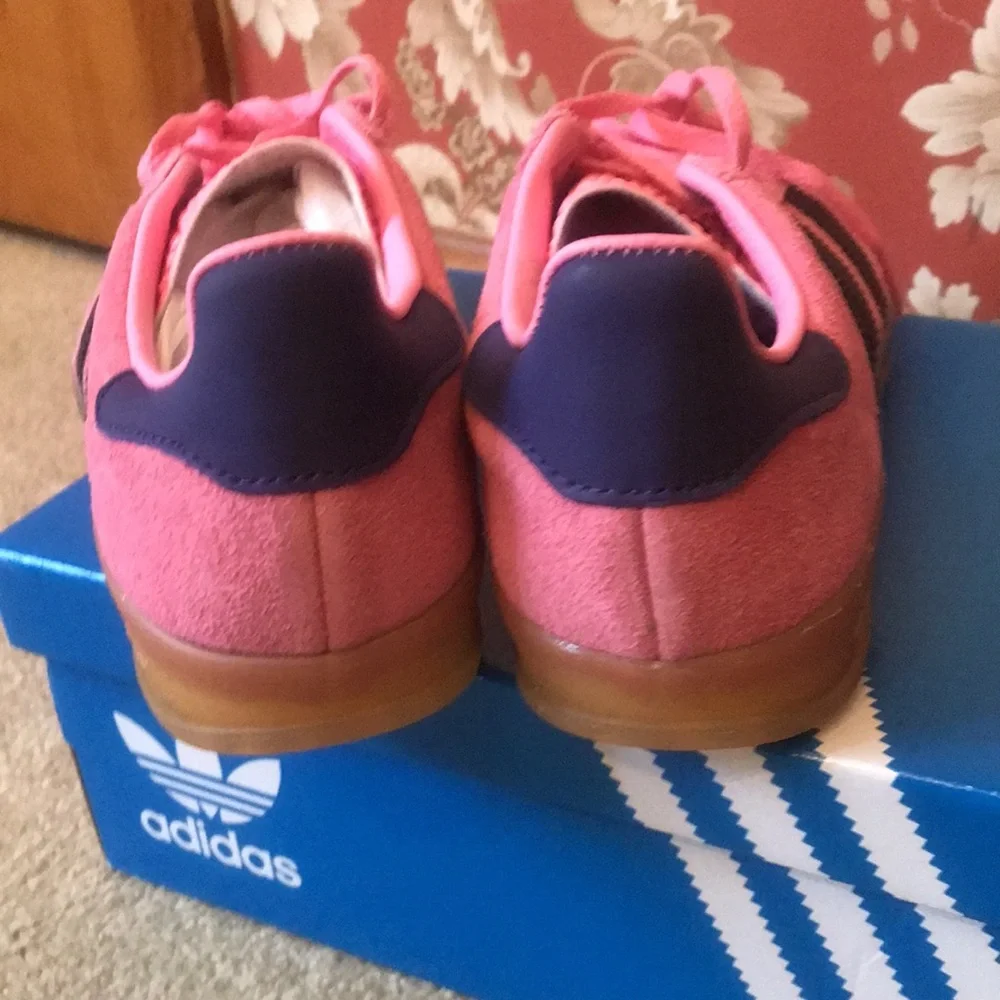 Adidas Womens BRAND NEW Gazelle sneakers in Bliss Pink. Size 6!